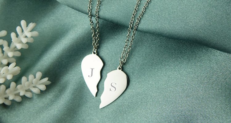 Necklace broken heart silver engraved with initials on a green background