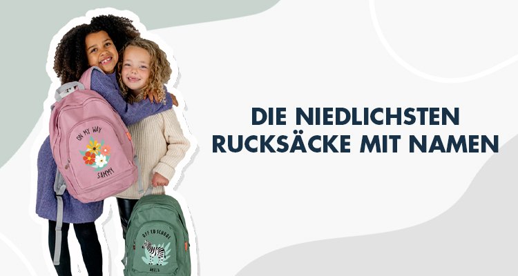 Mädchen mit altrosa und altgrünem Junior-Rucksack mit Namen